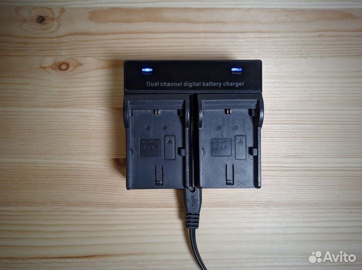 Зарядное устройство на 2 Акб Canon LP-E6
