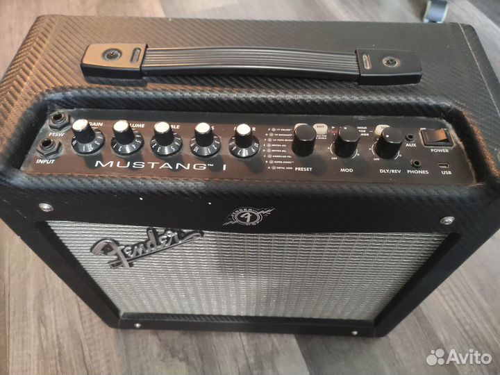 Гитарный комбоусилитель fender mustang I