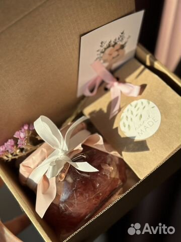 Подарочный набор с чаем и сладостями орешками