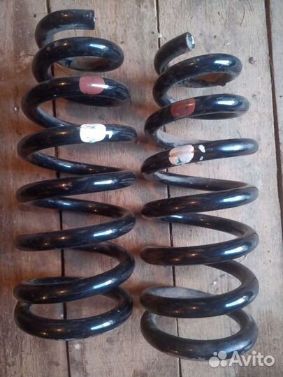Продам передние пружины Митсубиши Паджеро спорт 2