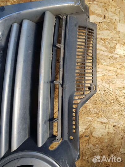 Решетка радиатора Volkswagen Jetta 5