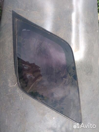 Гранд Витара 3х дверная стекло боковое