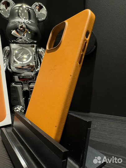 Оригинальный кожаный чехол на iPhone 13 pro max