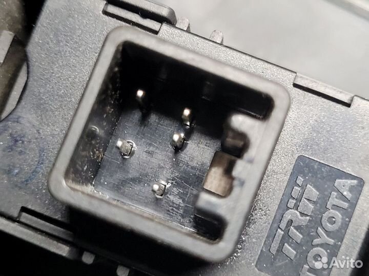 Кнопка стеклоподъёмника на Corolla E120