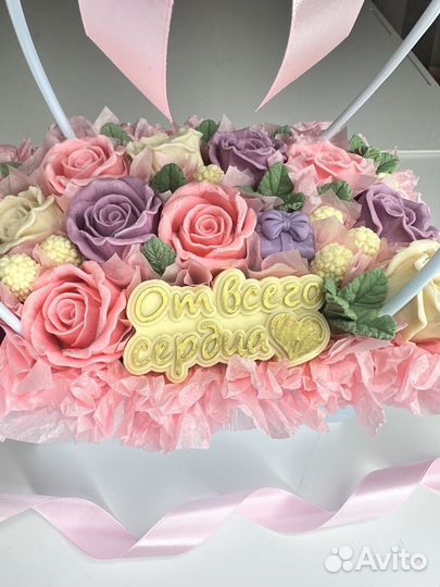 Корзина букет с шоколадными цветами