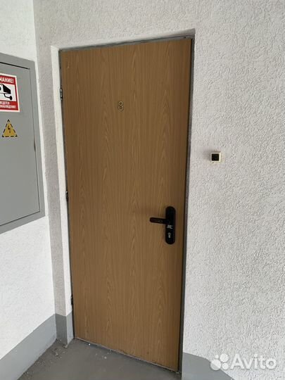 Дверь входная с ригелем супер металл б/у + межкомн