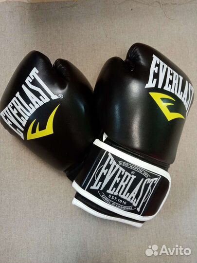 Боксерские перчатки Everlast