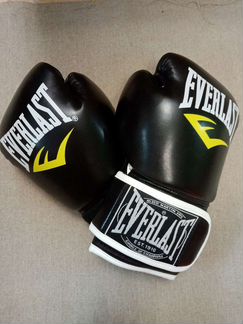 Боксерские перчатки Everlast
