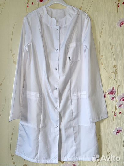 Белый медицинский халат женский