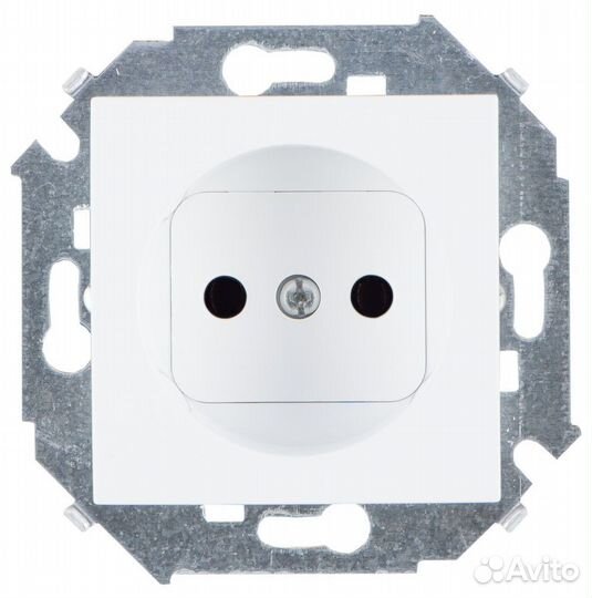 Simon 15 Белая Розетка б/з, 16А, 250В, винт.зажим