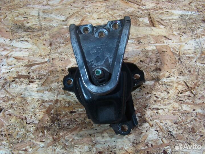 KIA Sportage 2 Опора двигателя правая