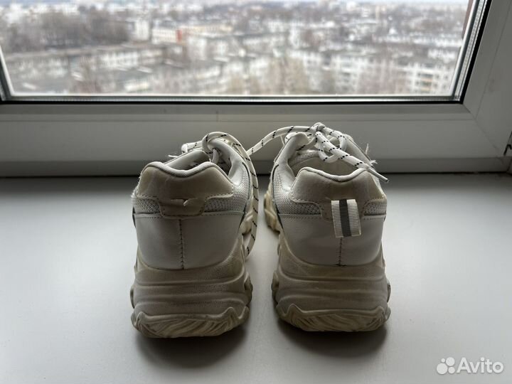 Кроссовки женские