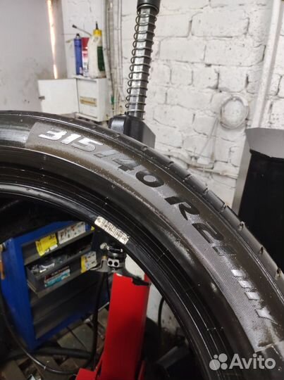 Pirelli P Zero 275/45 R21 и 315/40 R21 111Y