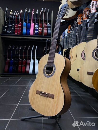 Классическая гитара Новая 4/4