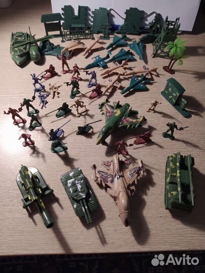Игрушки солдатики