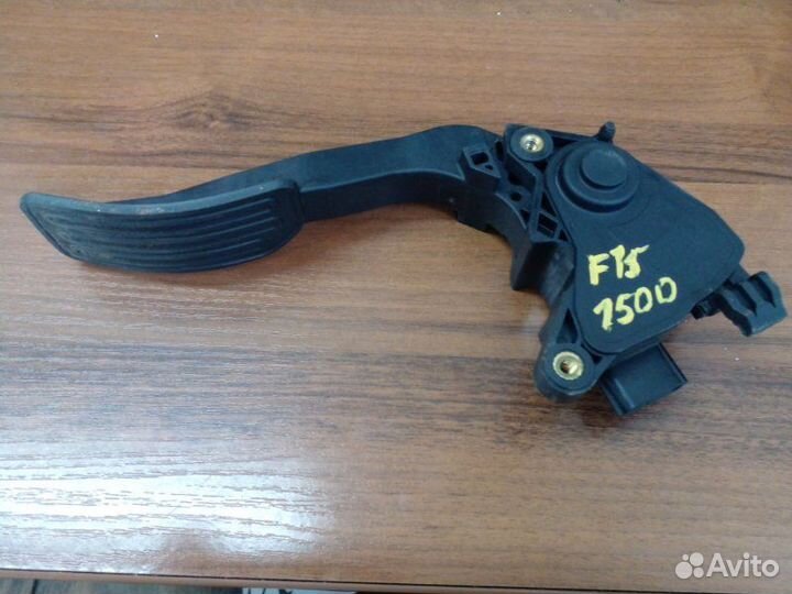 Педаль газа Nissan Juke F15 2013