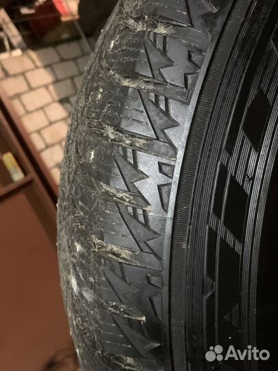 Nitto Therma Spike 235/65 R17