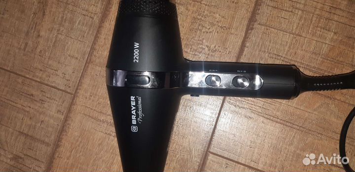 Продаю фен с насадками