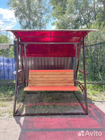 Качели с крышей