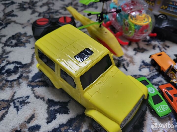 Игрушки машинки для мальчика пакетом