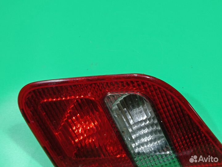 Фонарь внутренний правый для Mitsubishi Carisma