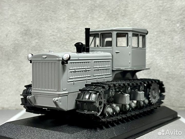 Модель трактора Т-140 1:43 Hachette