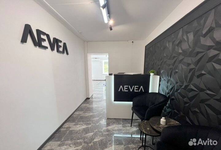 Администратор, управляющий в салон маникюра