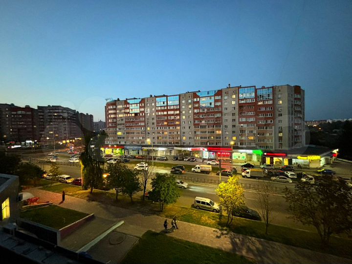 2-к. квартира, 83 м², 4/10 эт.
