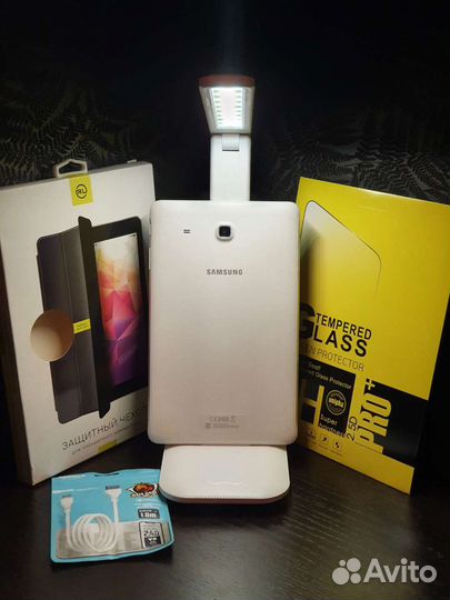 Samsung Galaxy Tab E SM-R561