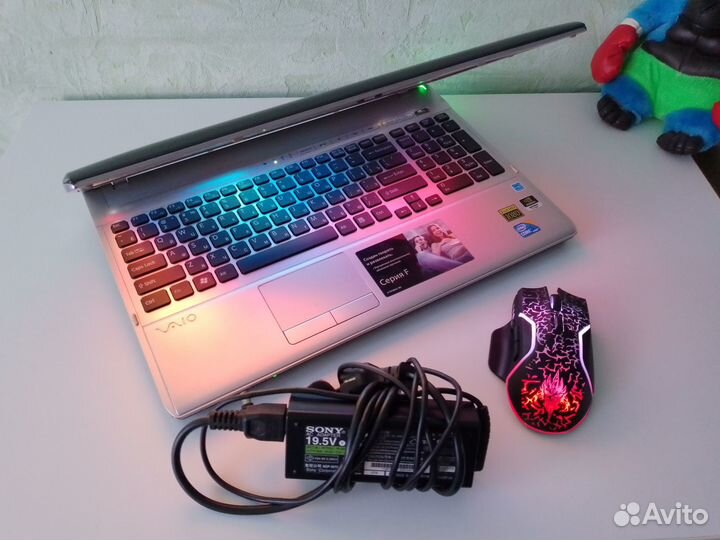 Новый игровой 8 гиговый Sony с Full HD и Intel i5