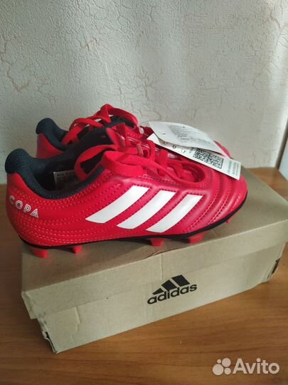 Футбольные бутсы adidas