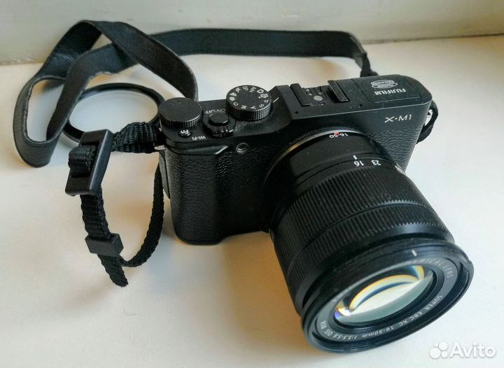 FujiFilm X-M1 беззеркальная камера с объективом