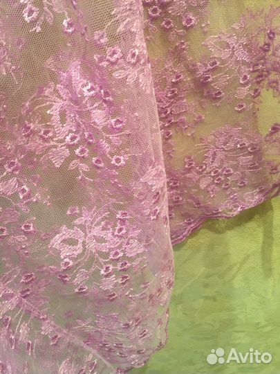Отрез ткани гипюр