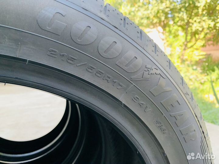 Goodyear EfficientGrip Performance 215/55 R17 94V