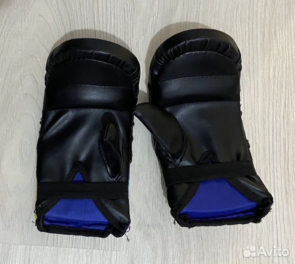Боксерские перчатки