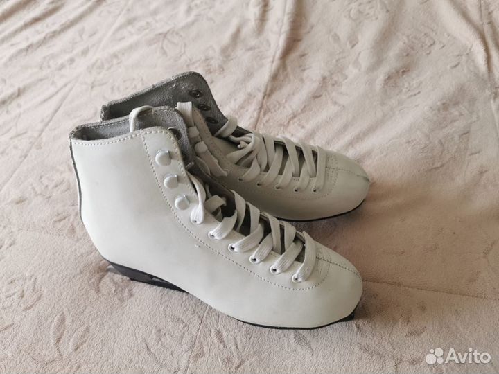 Коньки женские 36