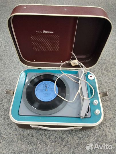 Проигрыватель винила СССР