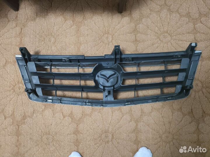 Решетка радиатора Mazda bongo friendee