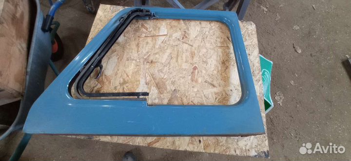 Верхняя половина левой передней двери УАЗ 31514