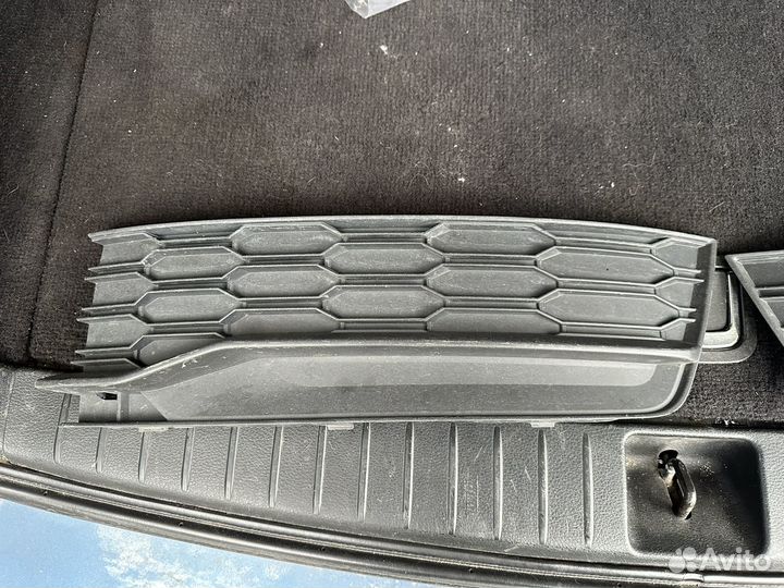 Решетка в бампер нижняя Skoda Rapid 1 2017-2019