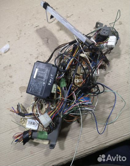 Блок предохранителей toyota curren st206