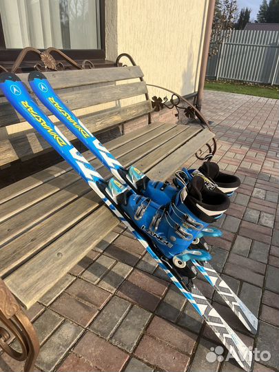 Комплект горных лыж (140 см) и ботинок