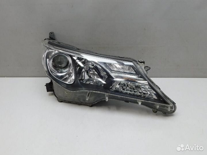 Фара правая Toyota RAV4