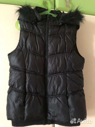 Жилетки безрукавки с капюшоном р.140 и 152
