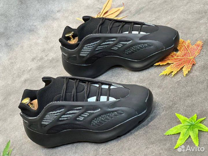 Adidas yeezy boost 700 черные разм. 44