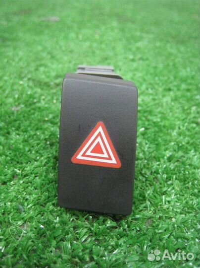 Кнопка аварийной сигнализации Toyota Verso R2 2015