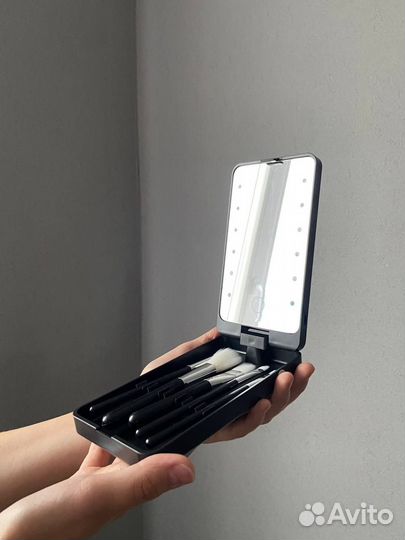 Кейс для хранения косметики с подсветкой