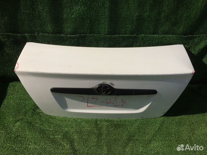 Крышка багажника Toyota Corolla E120 Белая мят уго