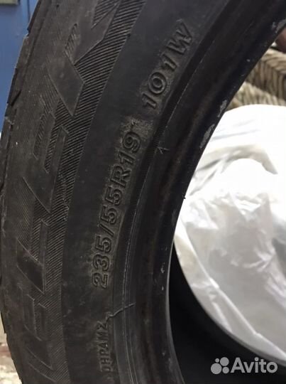 Bridgestone B700 235/55 R19 101W