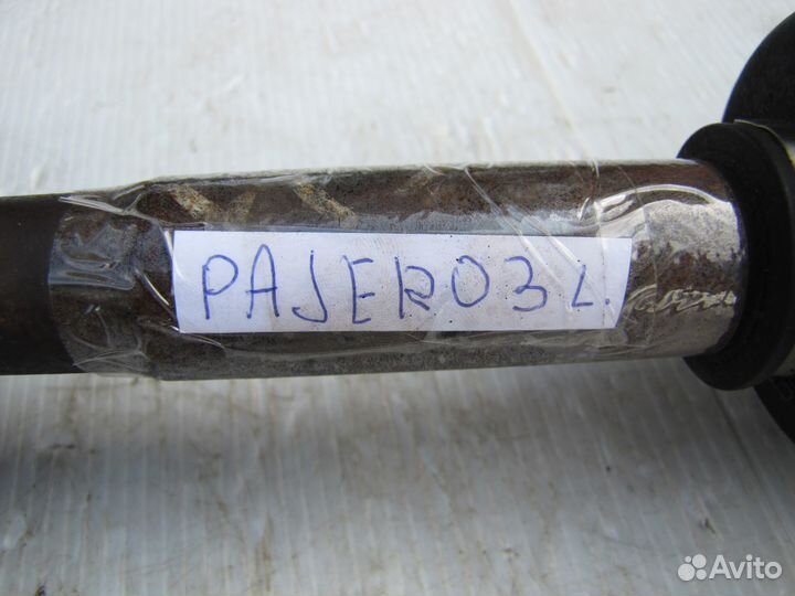 Mitsubishi Pajero полуось левая передняя